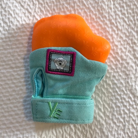 ✨ Last Chance Yummy Mitt - Teething Mitt - Picture 3 of 4